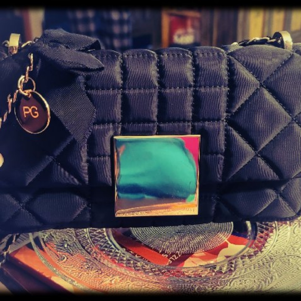 Woman shoulder bags